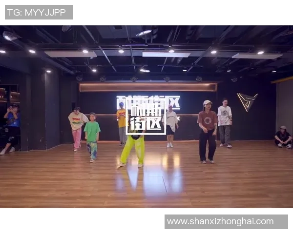 重庆街舞队与西安街舞队赛后复盘探讨灵活性表现与战术分析 重庆街舞队与西安街舞队赛后复盘探讨灵活性表现与战术分析